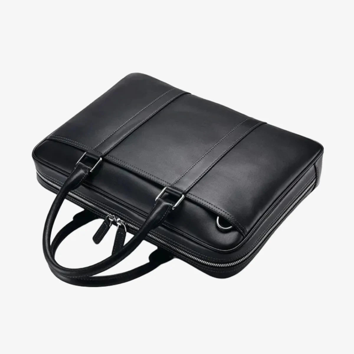 Détail de la boucle argentée de la bandoulière noire