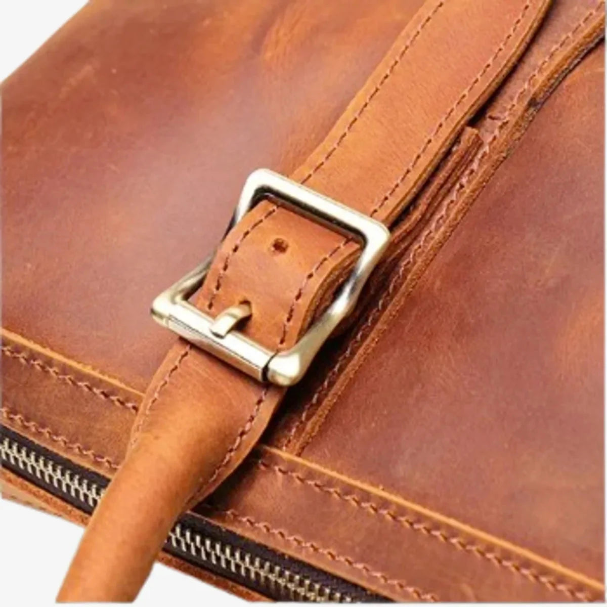 Gros plan sur tirettes de fermeture en cuir marron clair