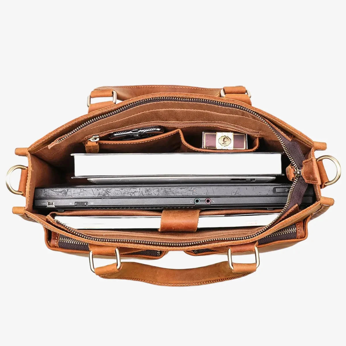 Détail sur la couture et la riveture renforcée du sac