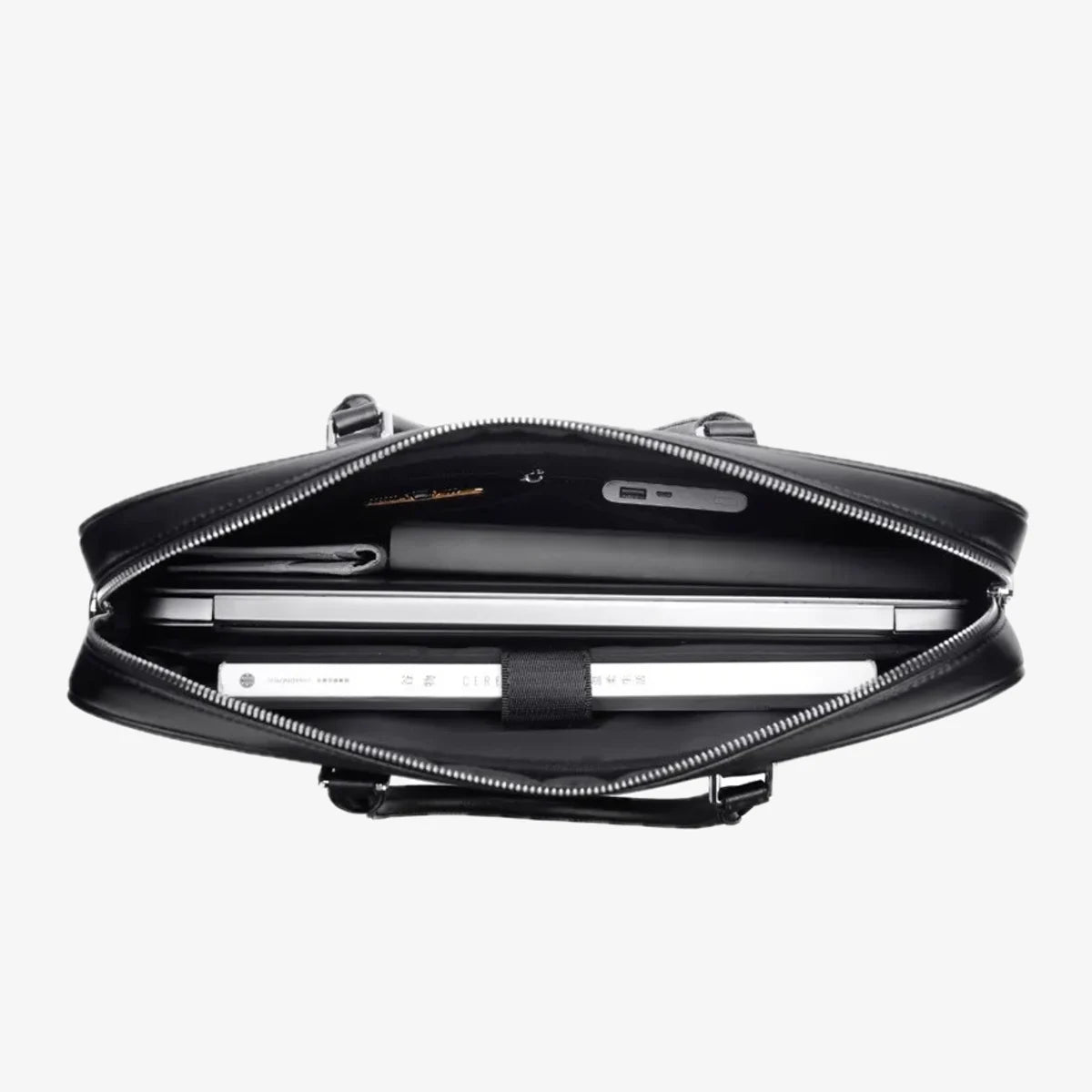 Intérieur spacieux du sac avec compartiments et ordinateur portable