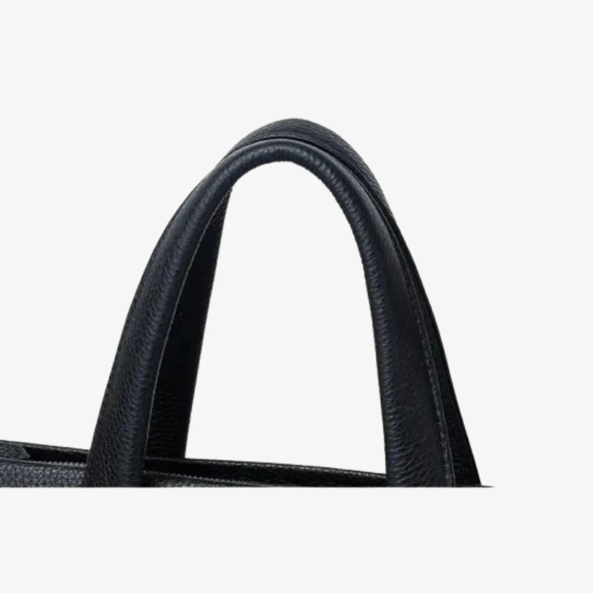 Détail des poignées en cuir de vachette du porte-documents vue de côté