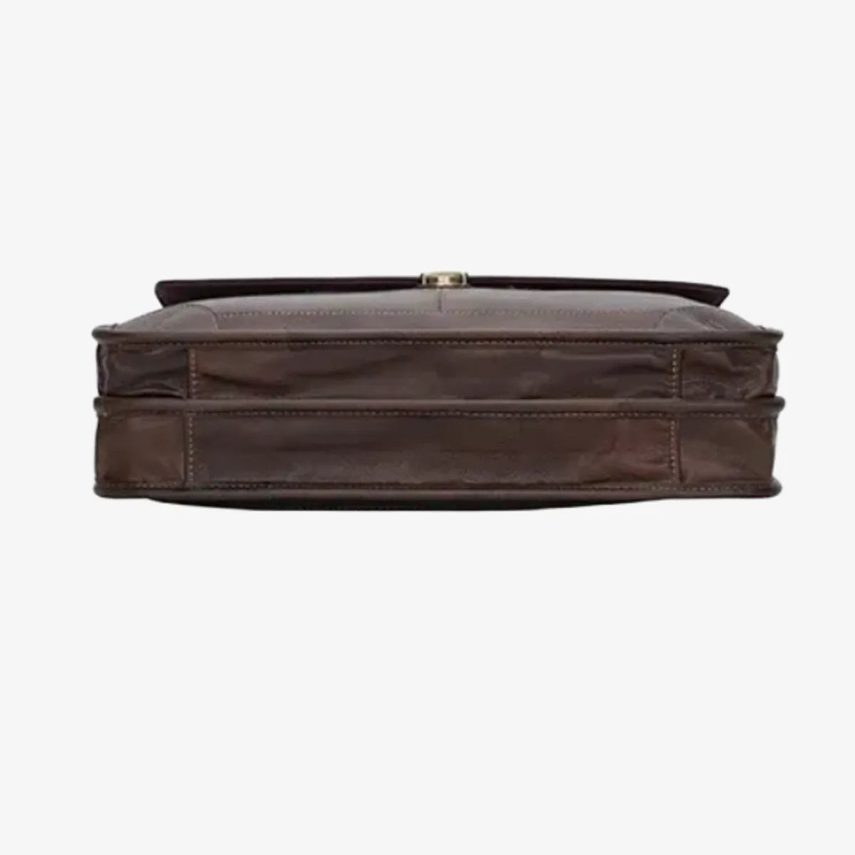 Vue de côté du porte-documents en cuir de vachette avec sa fermeture en métal.